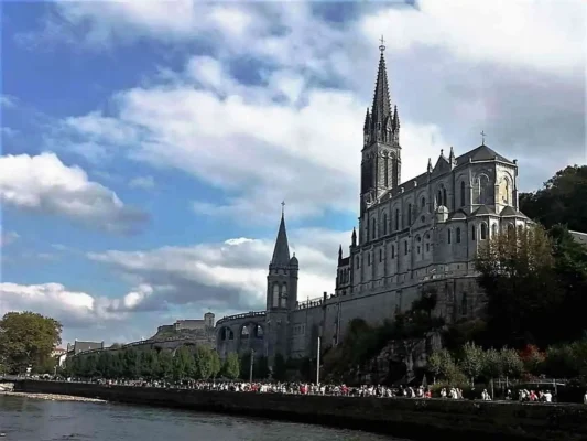 Santuario e Basilica di Lourdes Tu Sei Pietro Viaggi