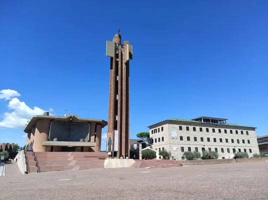 Collevalenza ingresso santuario dell'Amore Misericordioso pellegrinaggio Tu Sei Pietro Viaggi