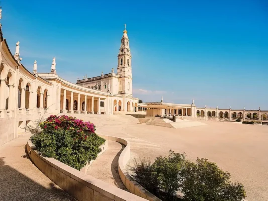 Fatima, basilica santo Rosario del santuario. Pellegrinaggio Tu Sei Pietro Viaggi