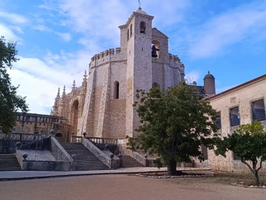 Fatima, castello convento templare di Cristo a Tomar in portogallo. Pellegrinaggio Tu Sei Pietro Viaggi