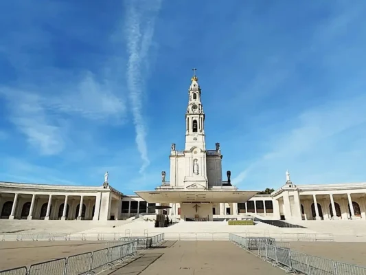 Fatima, basilica santo Rosario del santuario in Covad'Iria. Pellegrinaggio Tu Sei Pietro Viaggi