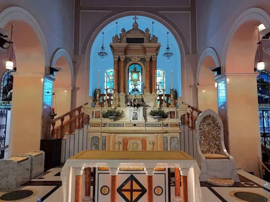 Interno Basilica del Volto Santo di Gesù. Pellegrinaggio a Manoppello pellegrinaggio a Manoppello e Lanciano Tu Sei Pietro Viaggi