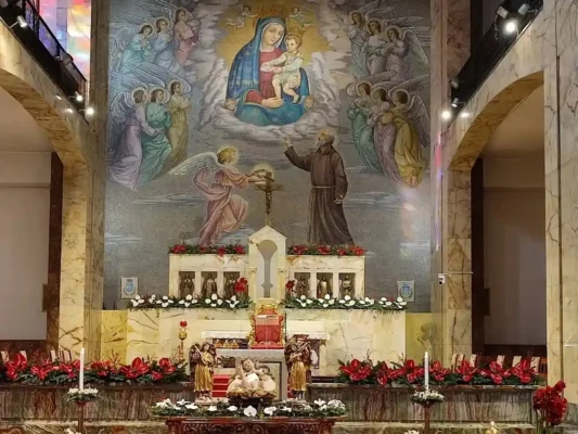 San Giovanni Rotondo interno Basilica Madonna delle Grazie. Pellegrinaggio in tre santuari d'Italia Tu Sei Pietro Viaggi